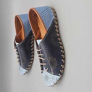Gelato Theory: Two-tone lace sneaker shoes Women 35 US 5